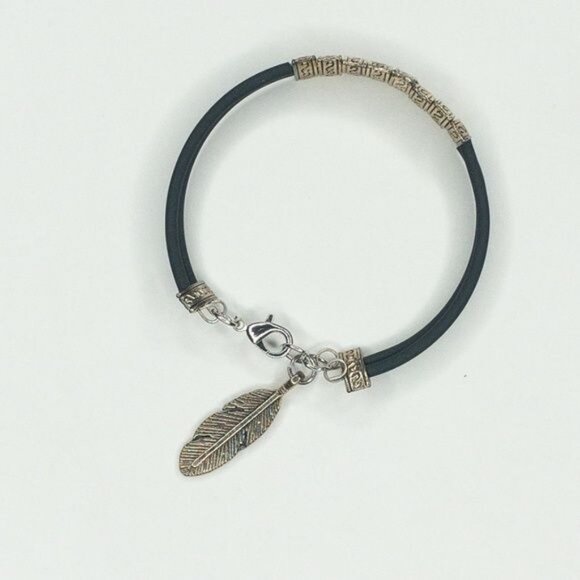 Boho Style Feather Charm Bracelet - Picture 3 of 3
